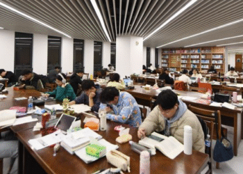 الصين متقدمة بفارق كبير في صناعة السيارات… هل يمكن للغرب اللحاق بها؟