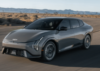 كيا EV4 2026: كل ما تريد معرفته عن السيدان الكهربائية الجديدة (الأسعار والمواصفات المتوقعة في السعودية)