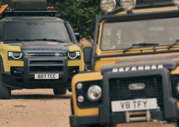 نظرة شاملة على لاند روفر ديفندر 110 تروفي إديشن 2026: إرث Camel Trophy بلونٍ أيقوني