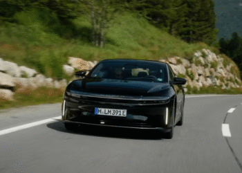 لوسيد اير تقطع 1205 كم بشحنة واحدة: معجزة هندسية أم خدعة تسويقية؟